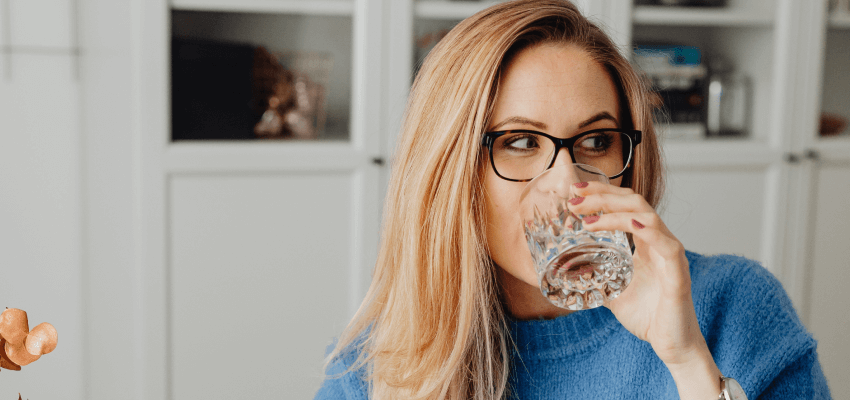 Picie wody , dlaczego jest takie ważne? Picie wody z cytryną wpływa na zdrowie?